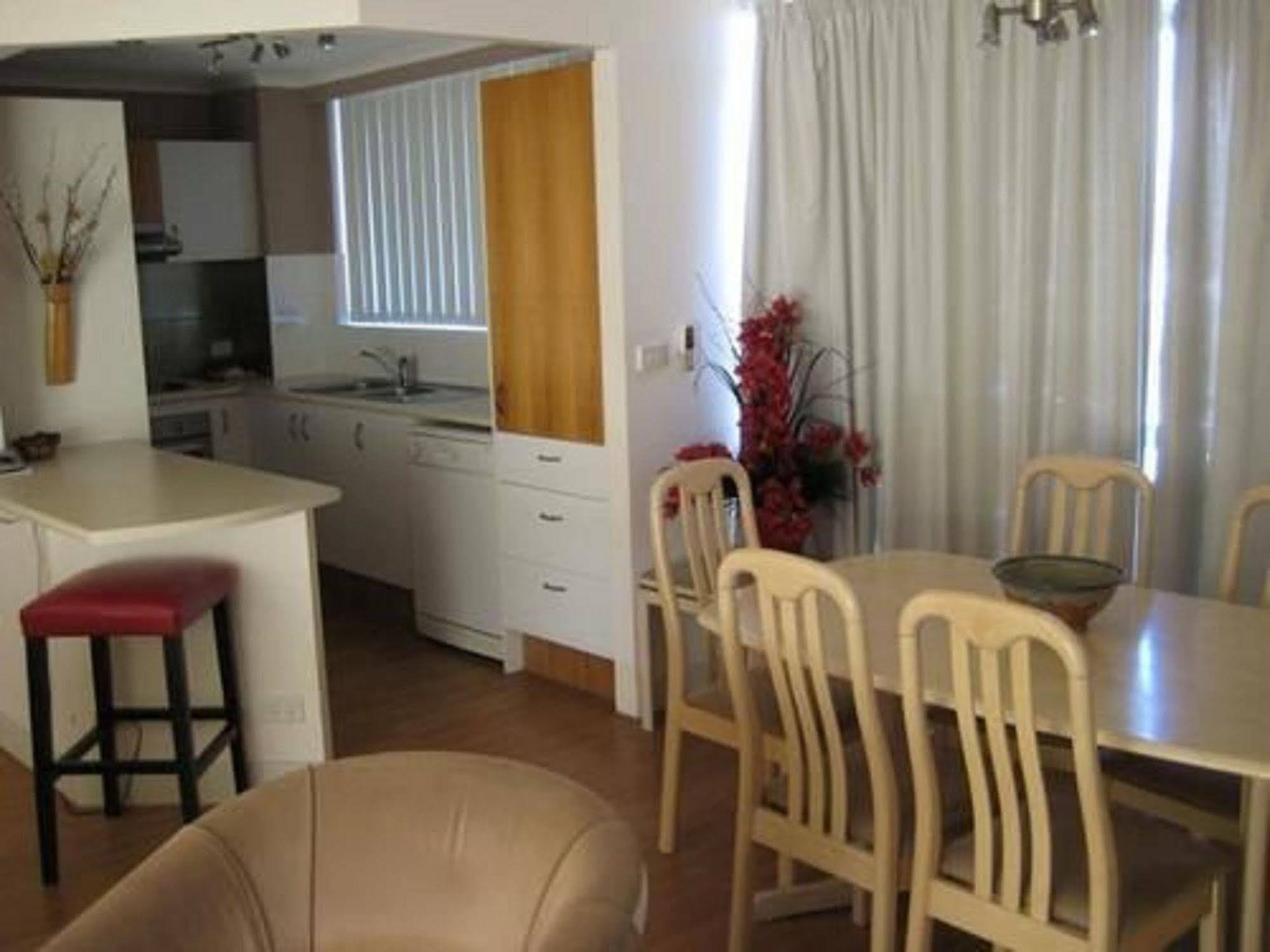 โฟร์ชอร์ อพาร์ตเมนท์ Aparthotel โกลด์โคสต์ ภายนอก รูปภาพ